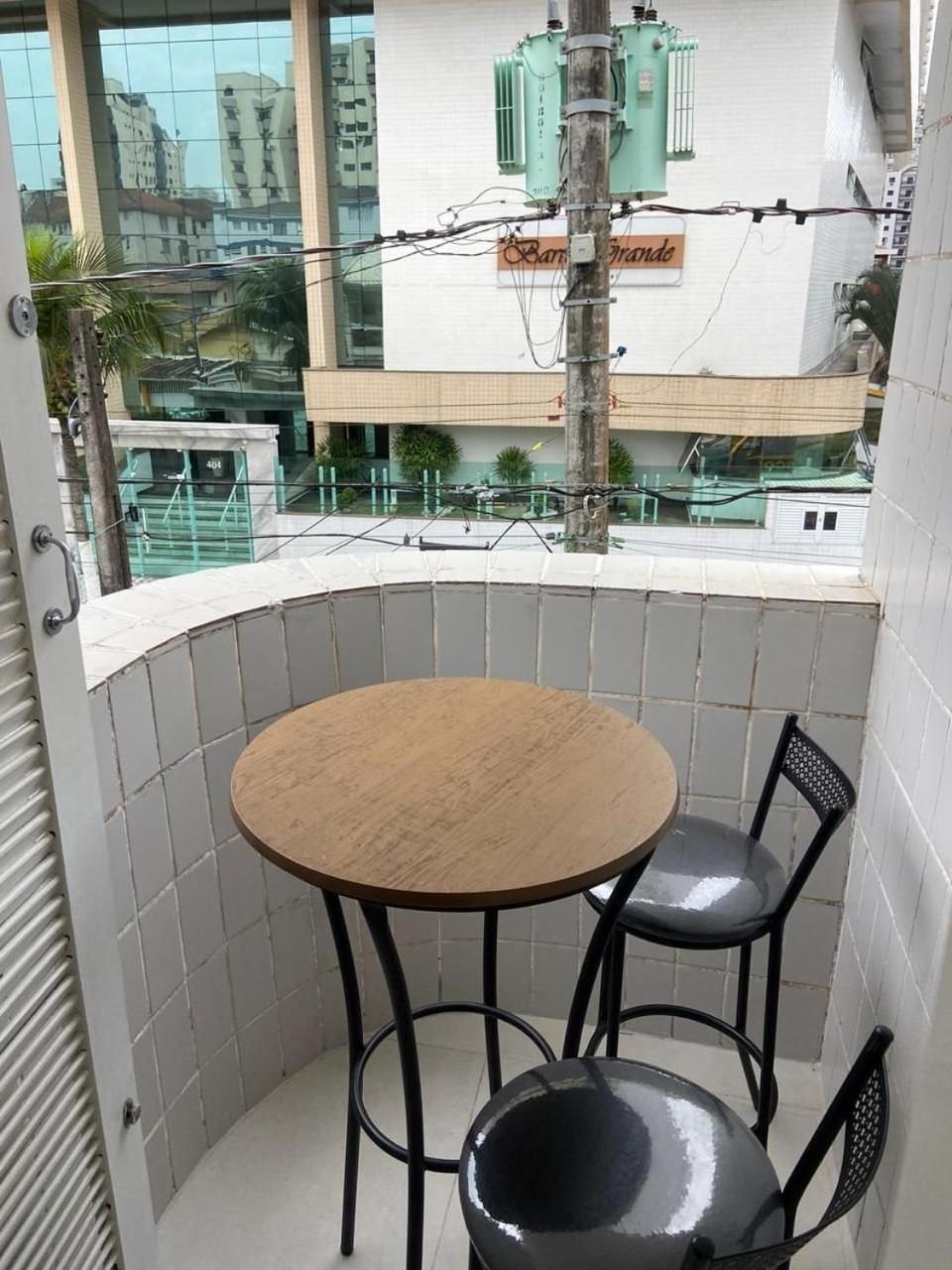Canto Forte- Suite C/Varanda - Ate 5 Hospedes- Garagem - Wi Fi E 200 Metros Da Praia, 50 Metros Da Av Gastronomica Da Pg Praia Grande Dış mekan fotoğraf